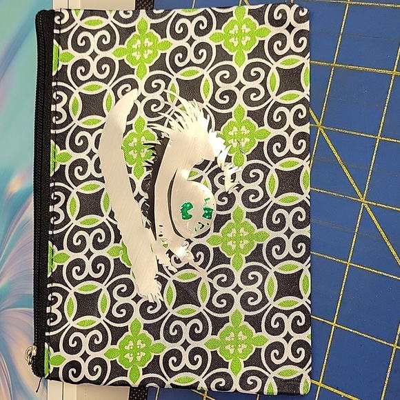 EYE Cosmetic Bag 6x4.5" - Picture 1 of 2